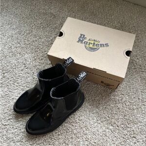 Dr. Martens Flora Women's Polished Smooth Leather Chelsea Boots Black new